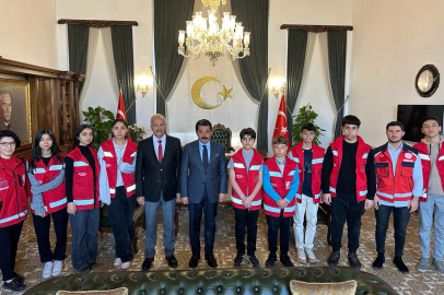 İskenderun Çocuk Hakları Komitesi Temsilcileri Kaymakam Demiryürek'i Ziyaret Etti