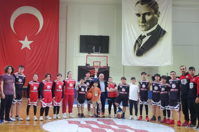 NAZMİ CEYLAN SPORCULARIN YANINDA