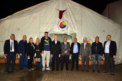 İTSO Yönetimi TOBB Çadırında Kalan Öğrencilerle İftar Yemeği Yedi