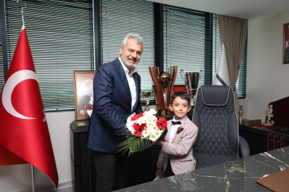 BAŞKAN ÖNTÜRK KOLTUĞU KÜÇÜK ŞÜKRÜ EYMEN’E DEVRETTİ
