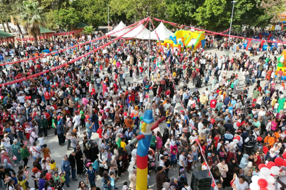 İskenderun Ziraat Parkta 23 Nisan Şenliğinde Çocuklar Doyasıya Eğlendi