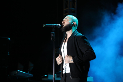İskenderun Gençlik Festivali’nde şarkıcı Berkay konser verdi