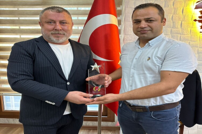 Arsuz Emniyet Müdürü Hasan Gün’e plaket