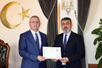 Yunus Komisere Anlamlı Ödül