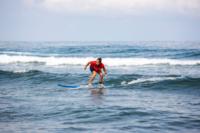 Hatay Sörf Merkezi 19 Mayıs'ta sörf aracılığıyla dayanışmaya davet ediyor.