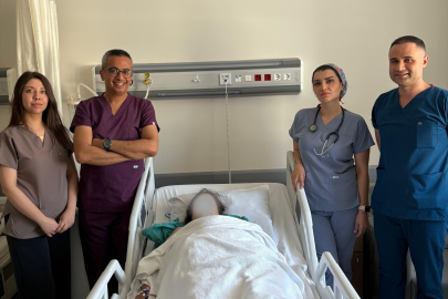 ALTINÖZÜ DEVLET HASTANESİ’NDE BAŞARILI ORTOPEDİ AMELİYATI