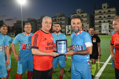 Başkan Gül, Erhan Aksoy Futbol Turnuvası’nda Sahaya Çıktı