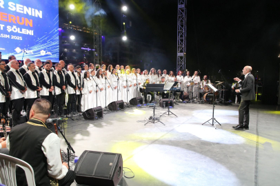 MEDENİYETLER KOROSU’NUN CUMHURİYET KONSERİ MEST ETTİ