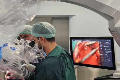 Dörtyol Devlet Hastanesi’nde ilk mikrocerrahi beyin ameliyatı başarıyla gerçekleştirildi