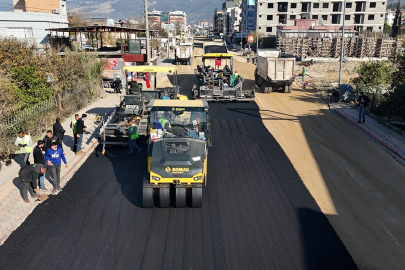 HBB’DEN İSKENDERUN GÜRSEL MAHALLESİ’NE SICAK ASFALT