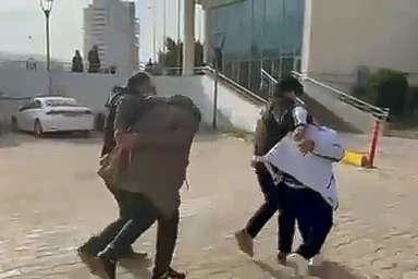 İskenderun'da çeşitli suçlardan aranan 2 kişi yakalandı