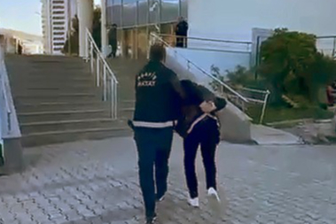 İskenderun'da Dolandırıcılık Suçundan Aranan Şahıs Yakalandı