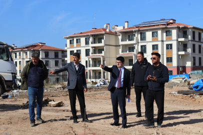 Arsuz Kaymakamı Fatih Eroğlu, yapımına başlanan ilkokul, ortaokul ve lise inşaat alanlarında incelemelerde bulundu.