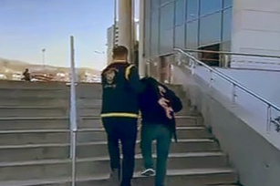 İskenderun'da 10 yıl 10 ay kesinleşmiş hapis cezası ile aranan şüpheli yakalandı