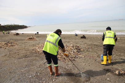 PAYAS VE ARSUZ SAHİLİNDE BİRİKEN ATIKLAR TEMİZLENDİ