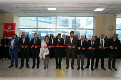 İSTE'de 8 Mart Dünya Kadınlar Günü dolayısıyla anlamlı bir sanat etkinliği gerçekleştirildi.