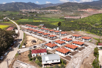 KIRIKHAN KARAMAĞARA’DA KÖY EVLERİ HAK SAHİPLERİNE TESLİM EDİLDİ