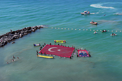 138 Metrekarelik Dev Türk Bayrağıyla Akdeniz Rekoru Hatay’dan!