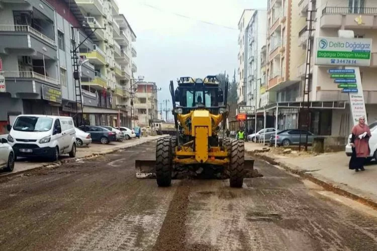 HBB Kırıkhan’daki Asfalt Çalışmalarını Sürdürüyor