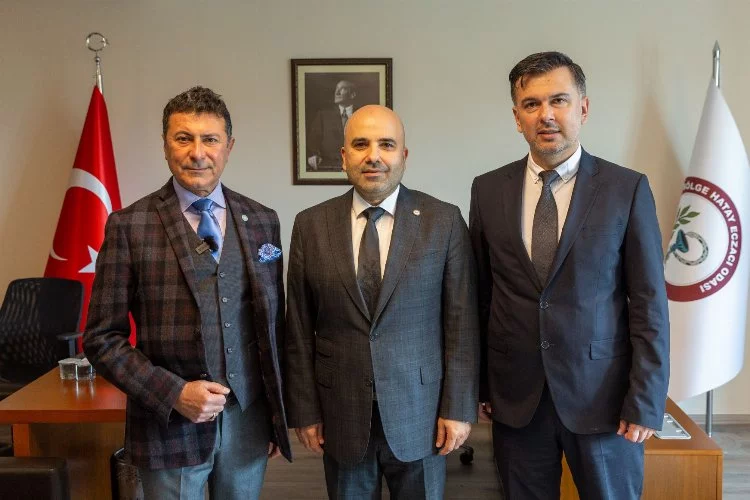 İYİ Parti Hatay Büyükşehir Belediye Başkan Adayı Nusret Cömert, Hatay Eczacı Odasını Ziyaret Etti